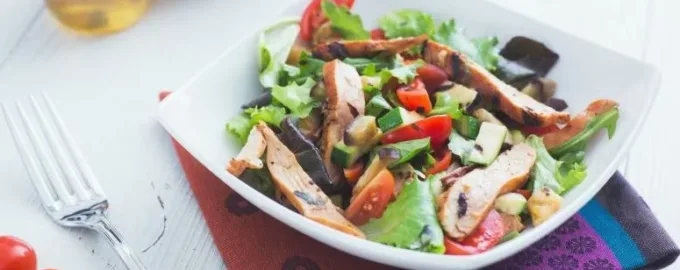 Салат из курицы и кабачками рецепт
