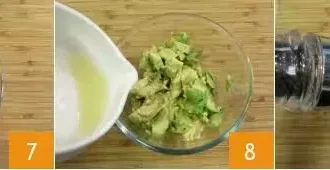 Мексиканский завтрак с яйцами и лепешкой на сковороде - шаг 3