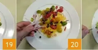 Мексиканский завтрак с яйцами и лепешкой на сковороде - шаг 7